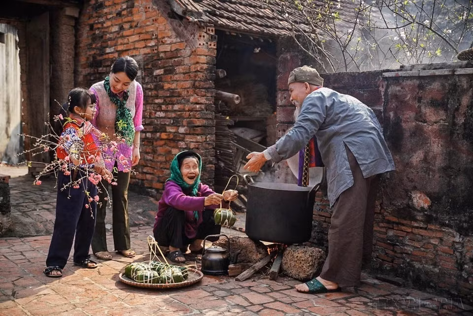 Photography serves as a powerful medium for promoting Vietnam’s culture and people to the world. In the photo: Traditional Tet, a defining element of Vietnamese culture. (Photo: VNA)