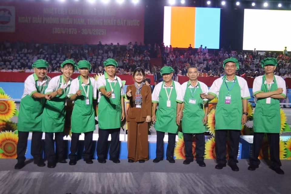 Support staff show excitement to contribute to this major national event. (Photo: VNA)