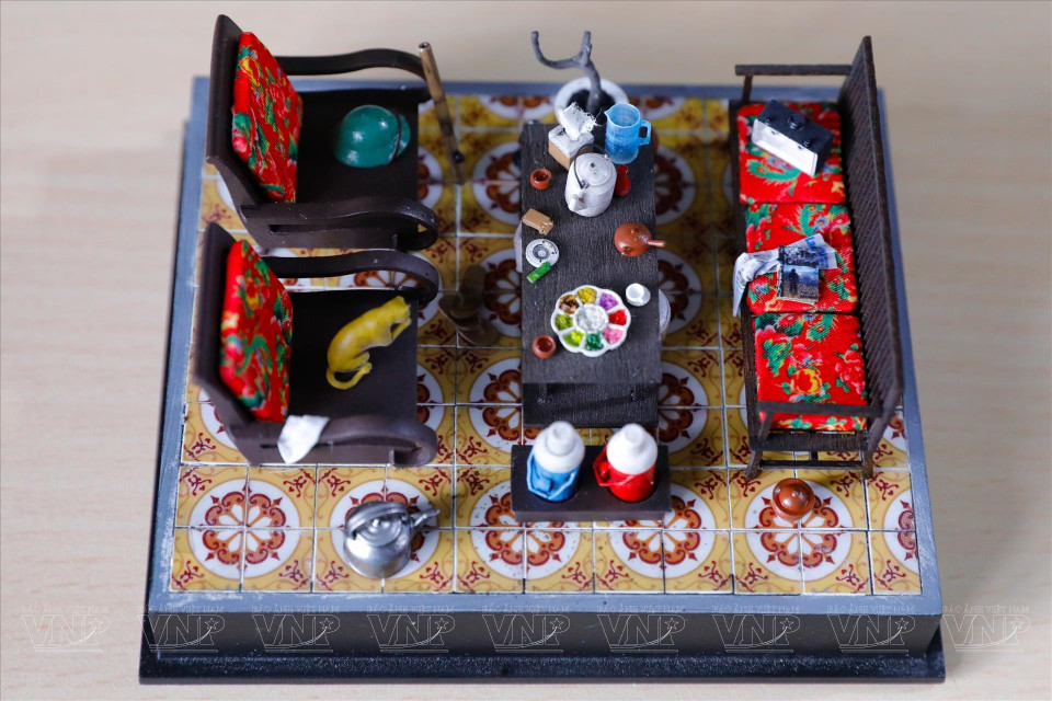 A miniature model of a traditional Hanoi living room. (Photo: Vietnam Pictorial)