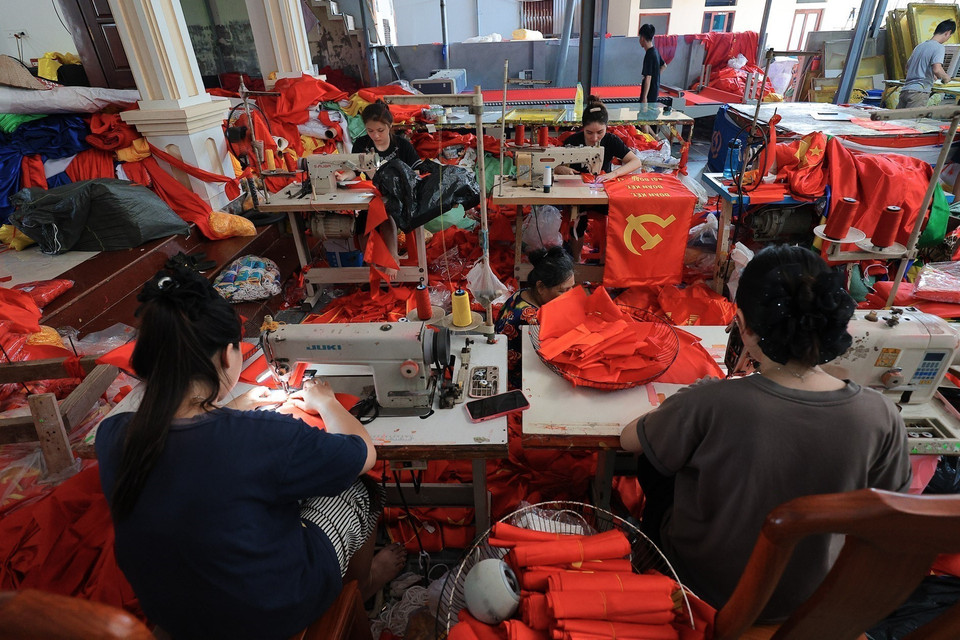 Hanoi’s largest flag embroidery and sewing village is bustling in the lead-up to National Day (September 2). (Photo: VNA)