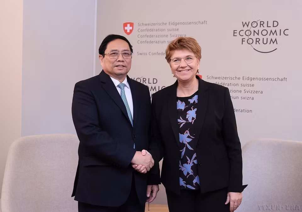 Prime Minister Pham Minh Chinh meets Swiss President Viola Amherd during his participation in the 54th Annual Meeting of the WEF in Davos, Switzerland, on January 17, 2024. (Photo: Duong Giang - VNA)