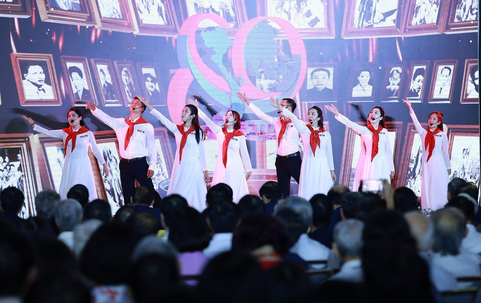 An art performance celebrating the 80th founding anniversary of Vietnam News Agency. (Photo: VNA)