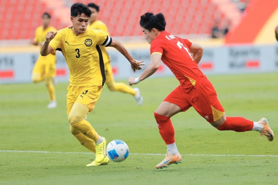 Vietnam U22 players launch an attack. (Photo: Minh Quyet – VNA correspondent in Thailand)