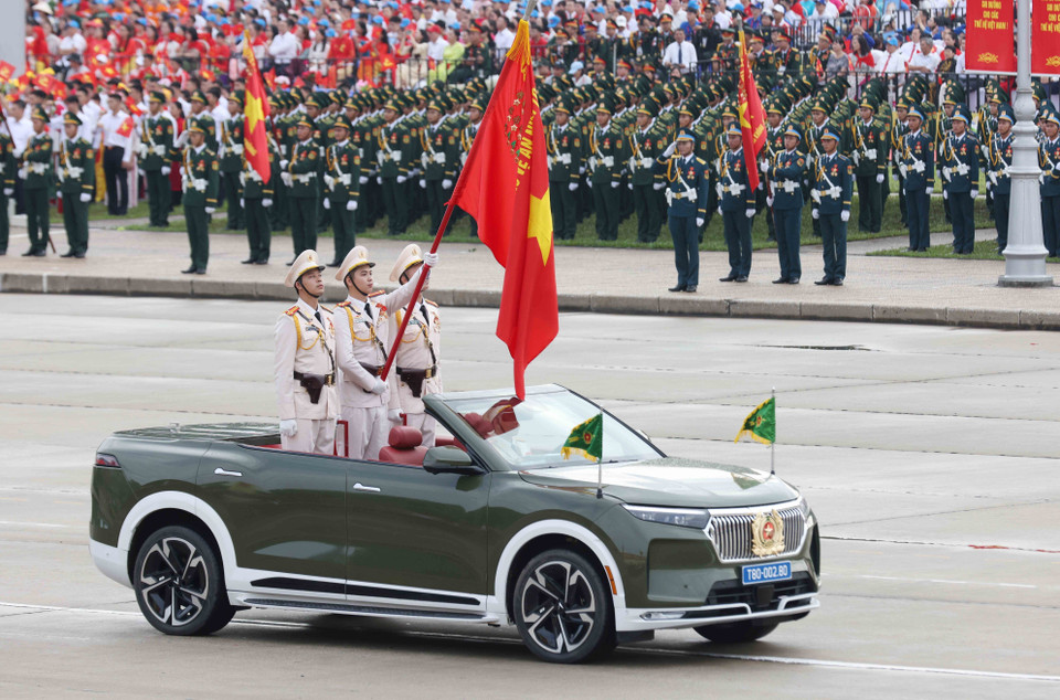 Unit carries the Police Flag—a symbol of honor for security, decorated with prestigious awards from the Party and State. (Photo: Phuong Hoa - VNA)