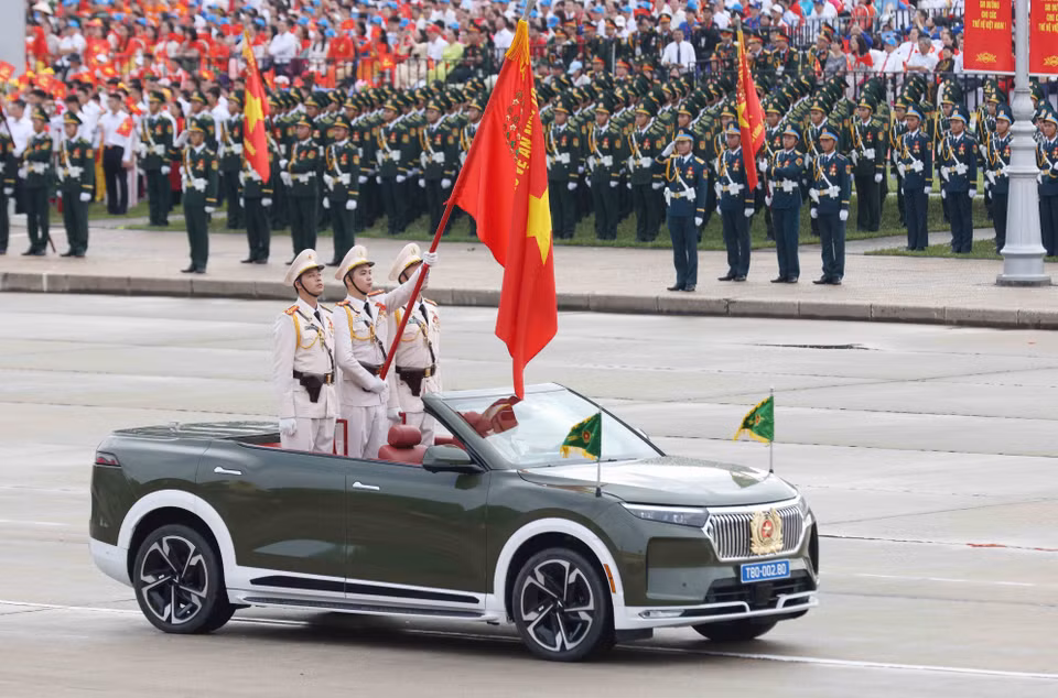 Unit carries the Police Flag—a symbol of honor for security, decorated with prestigious awards from the Party and State. (Photo: Phuong Hoa - VNA)