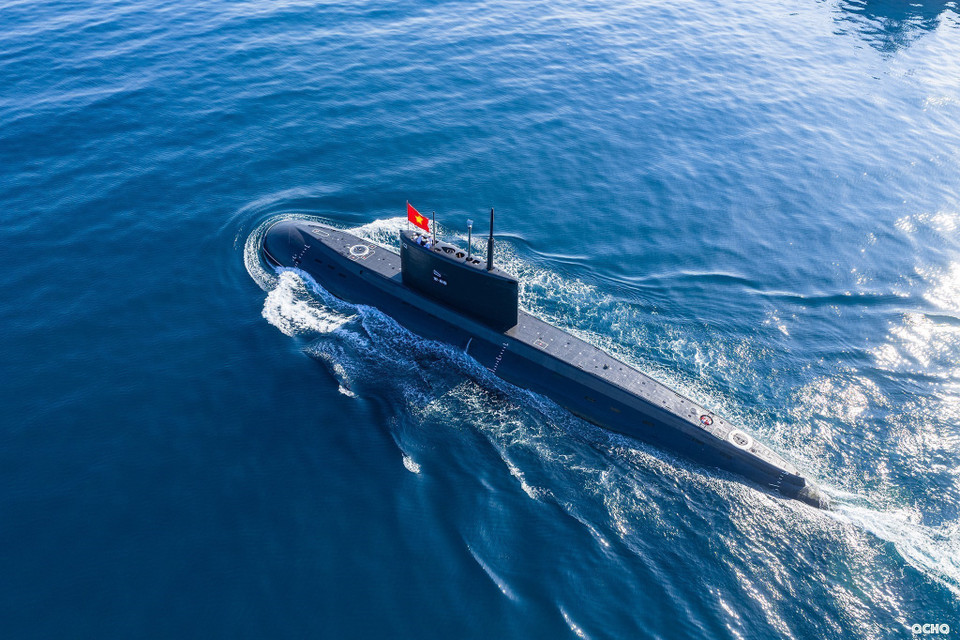 Kilo 636 submarine participates in the naval parade. (Photo: Vietnam People’s Navy / VNA)