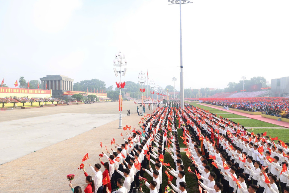 The grandstand and delegates at Ba Dinh Square. (Photo: Hoang Ha - VNA)