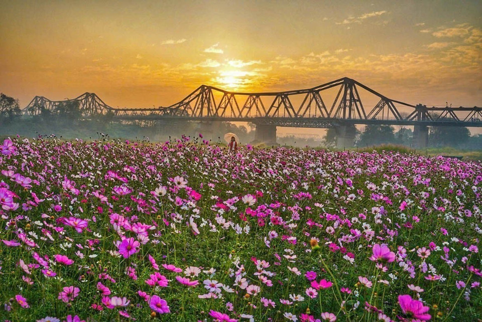 Photography serves as a powerful medium for promoting Vietnam’s culture and people to the world. In the photo: Long Bien Bridge, a cultural and historical symbol of Hanoi. (Photo: VNA)