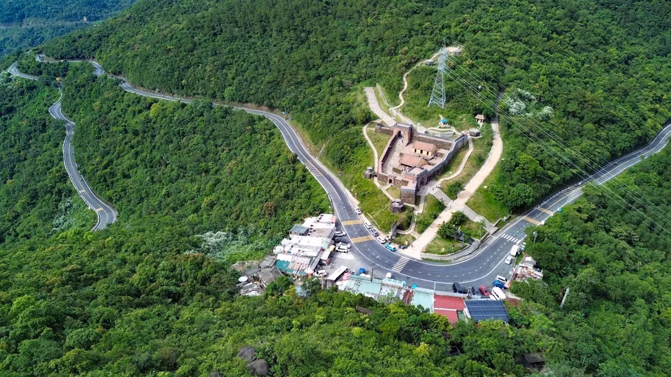 Nearly 200 years old and perched at an altitude of nearly 500 meters, Hai Van Gate is a historic landmark with dramatic scenery. Its restoration not only preserves a valuable cultural relic but also contributes to local socio-economic development, turning the site into a must-visit destination in Vietnam. (Photo: Thanh Tung – VNA)