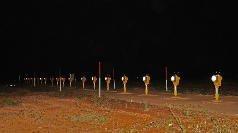 The approach lighting system on Runway 1 at Long Thanh Airport. (Photo: Cong Phong – VNA)