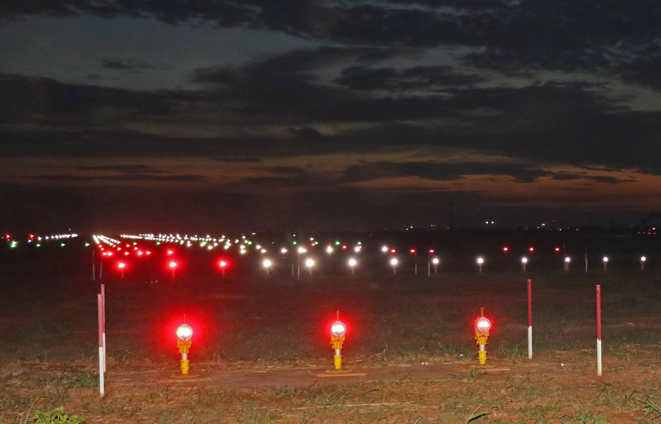 The approach lighting system on Runway 1 at Long Thanh Airport. (Photo: Cong Phong – VNA)