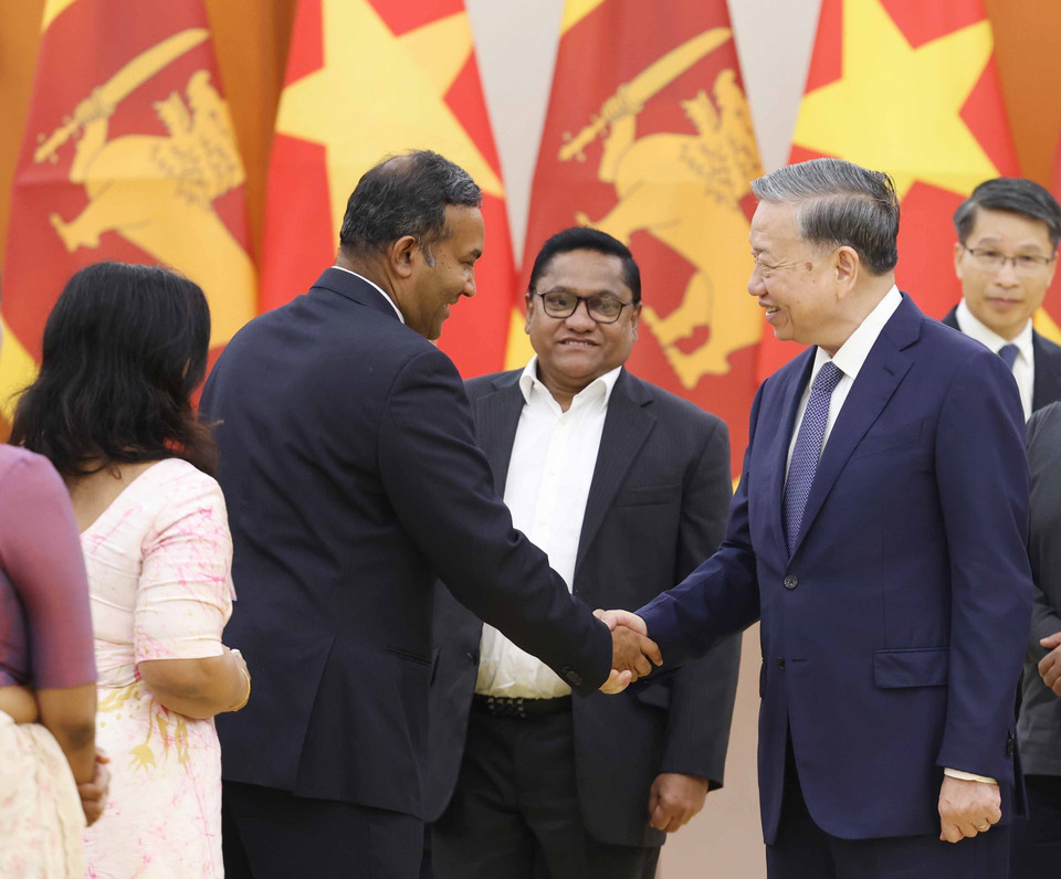 Party General Secretary To Lam meets with members of the high-level Sri Lankan delegation. (Photo: Thong Nhat – VNA)
