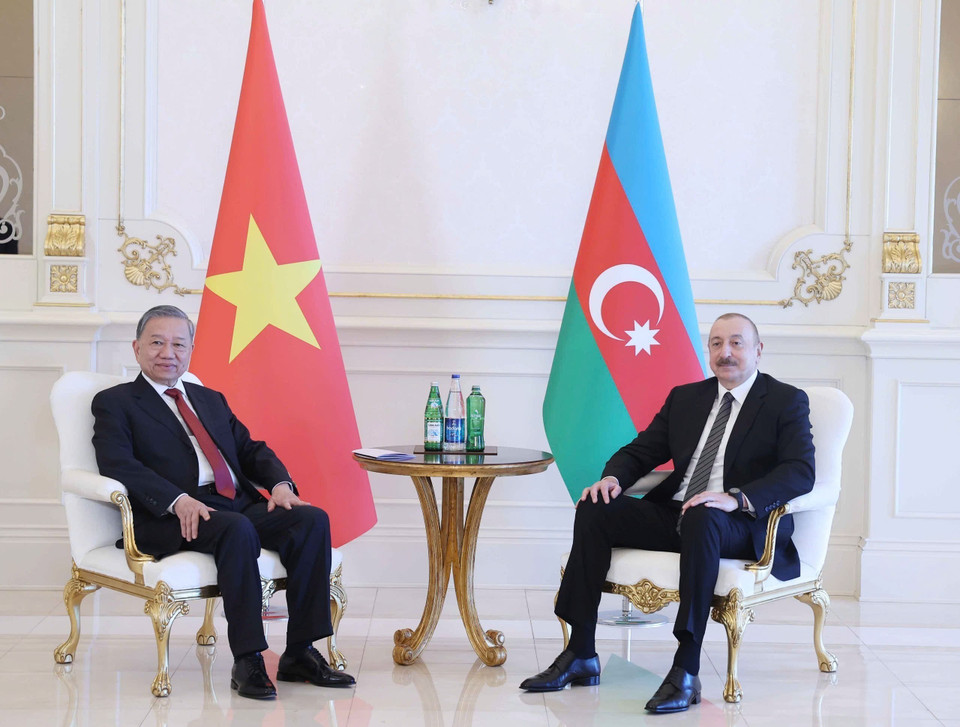 Right after the official welcome ceremony, Party General Secretary To Lam holds private talks with President of Azerbaijan Ilham Aliyev, ahead of their official State-level talks. (Photo: Thong Nhat – VNA)