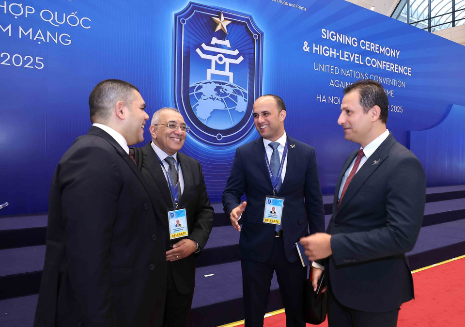 International delegates arrive at the National Convention Centre to attend the opening for signature of the Hanoi Convention, on the morning of October 25. (Photo: An Dang – VNA)