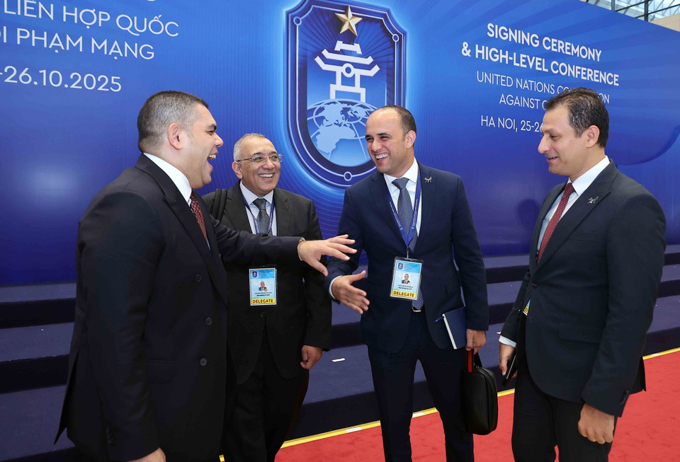 International delegates arrive at the National Convention Centre to attend the opening for signature of the Hanoi Convention, on the morning of October 25. (Photo: An Dang – VNA)