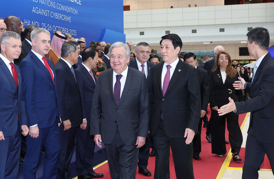 State President Luong Cuong and UN Secretary-General António Guterres co-chair the signing ceremony and conference of the United Nations Convention against Cybercrime (Hanoi Convention). (Photo: VNA)