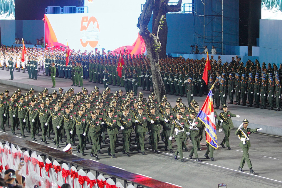 Royal Cambodian Armed Forces take part in the rehearsal for the 50th anniversary celebration. (Photo: Thanh Vu – VNA)