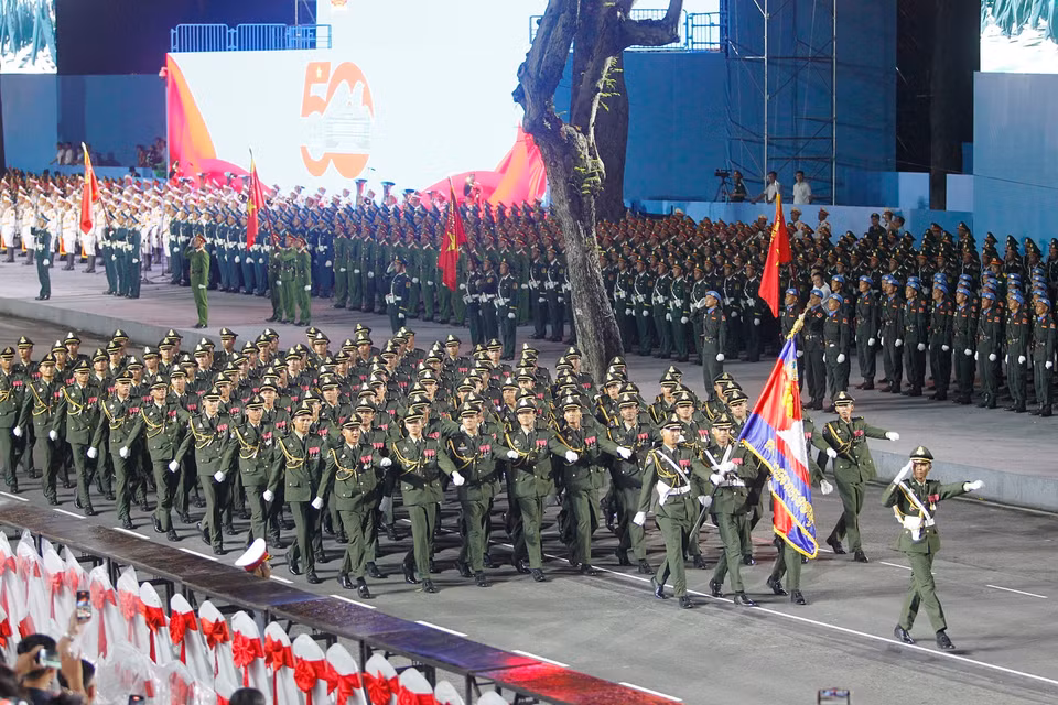 Royal Cambodian Armed Forces take part in the rehearsal for the 50th anniversary celebration. (Photo: Thanh Vu – VNA)