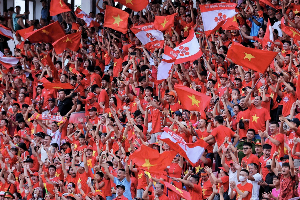 Fans cheer for the Vietnam women’s national team. (Photo: Pham Hau - VNA)