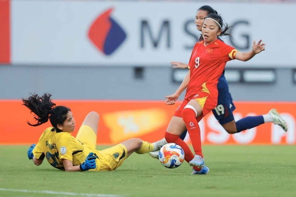 Captain Huynh Nhu (No. 9) scores to extend Vietnam’s lead to 2-0. (Photo: Pham Hau - VNA)