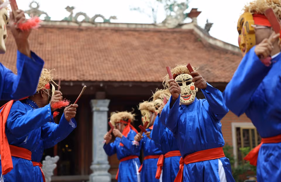 Photography serves as a powerful medium for promoting Vietnam’s culture and people to the world. In the photo: Xuan Pha folk performance in Thanh Hoa province, a nationally recognised intangible cultural heritage. (Photo: VNA)