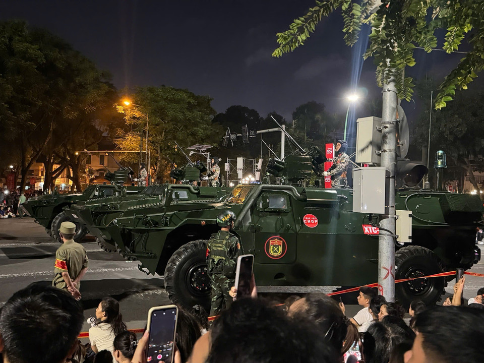 Armored and tank units participate in the rehearsal on August 21. Photo: Tuan Anh – VNA