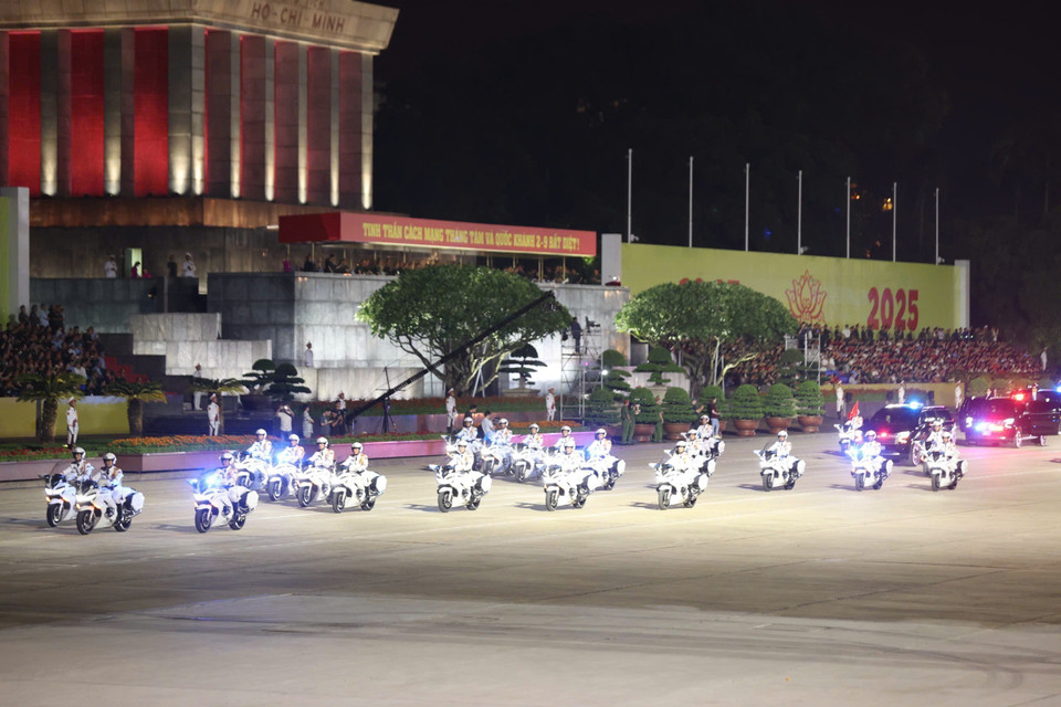 The lead motorcade participates in the full rehearsal. Photo: Hoang Ha - VNA