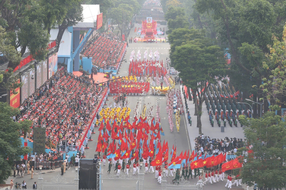 Art performance “The Radiant Land of Vietnam” Photo: VNA