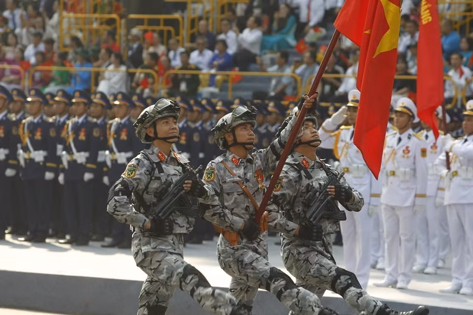 The Paratrooper Special Forces soldiers march past the grandstand. Photo: VNA
