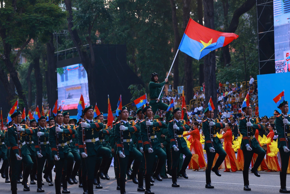 Grand parade marks 50 years of liberation of South and national reunification. Photo: VNA