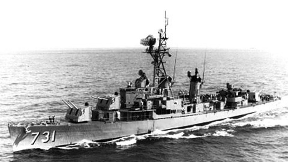 The opening victories on August 2 and 5, 1964 — when three small torpedo boats courageously attacked the US destroyer USS Maddox — marked a heroic prelude for the Vietnam People’s Navy. These initial engagements captured the spirit of “daring to fight, knowing how to fight, and determined to win,” becoming the guiding principle for all future actions of the Navy. In the photo: The US destroyer USS Maddox (DD-731) violates Vietnamese waters on August 2, 1964. (Photo: International archives/published by VNA)
