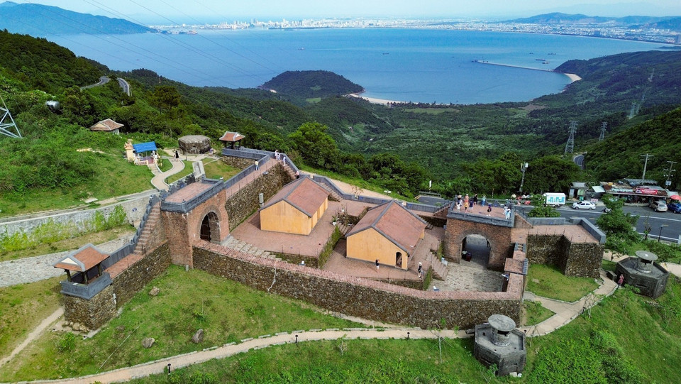 Structures such as gate, watchtower, and surrounding walls have been rebuilt to closely resemble their original forms, reviving the site’s glory from the Nguyen Dynasty (1802-1945). (Photo: Thanh Tung – VNA)