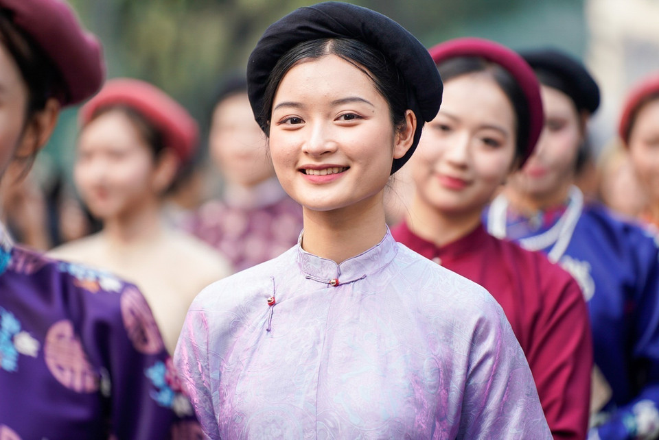 Young women shine in traditional Vietnamese attire. Photo: Khanh Hoa – VNA