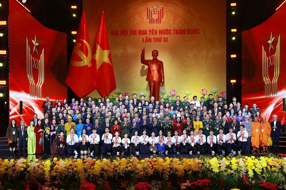 General Secretary To Lam, together with Party and State leaders, former leaders, and delegates, at the congress. Photo: VNA