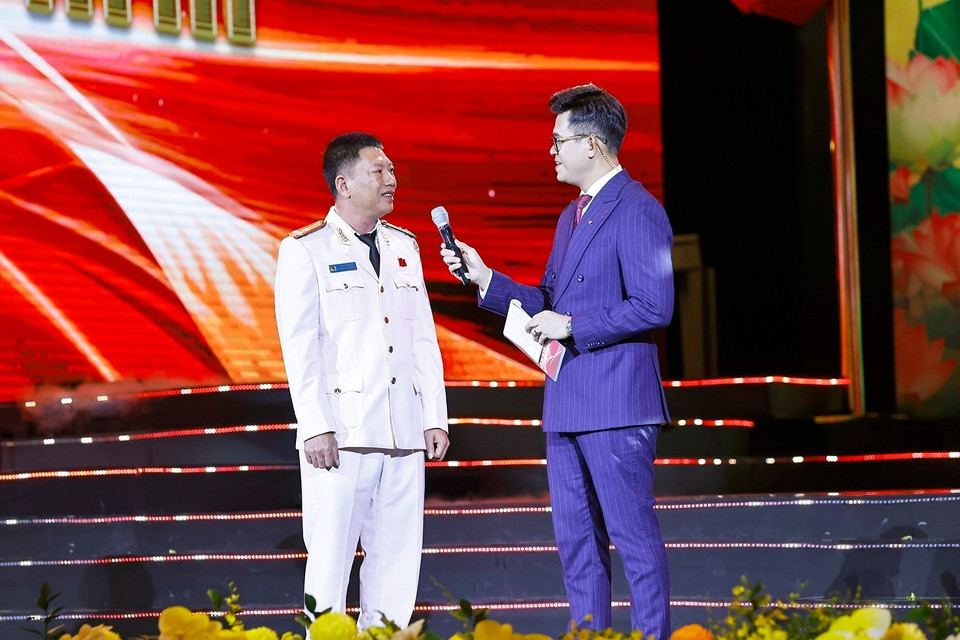 Outstanding role models share experiences at the congress. Photo: Doan Tan – VNA