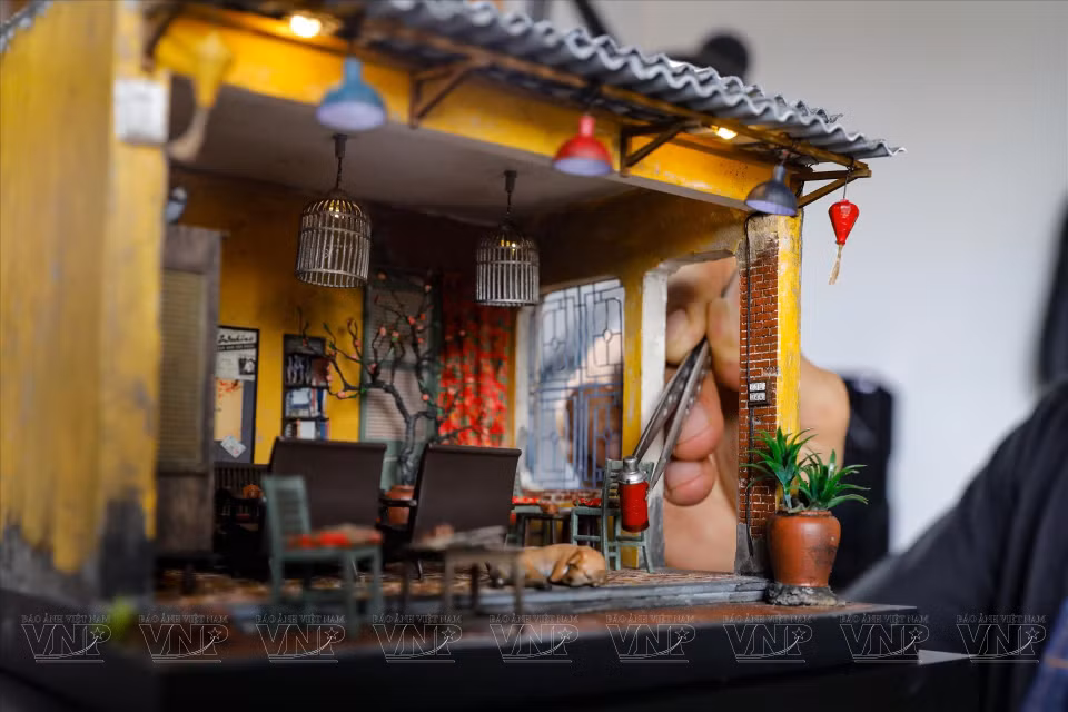 A miniature model of a house in Hanoi’s Old Quarter. (Photo: Vietnam Pictorial)