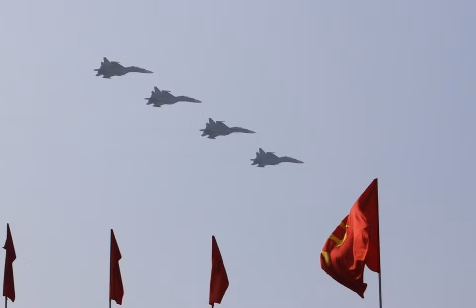 The parade opens with formations of the heroic Vietnam People's Air Force flying over the skies of the homeland. Photo: VNA