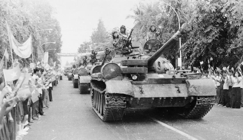 On the morning of May 3, 1983, more than 30,000 Phnom Penh residents bid a heartfelt farewell to the 4th Army Corps – Cuu Long Corps soldiers and Vietnamese volunteer forces completing their international duties and returning home. (Photo: VNA)