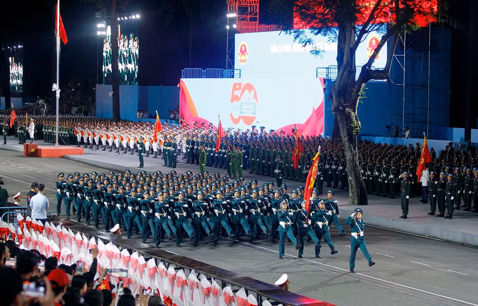 Units of the Vietnam People’s Army take part in the parade rehearsal. (Photo: Thanh Vu – VNA)