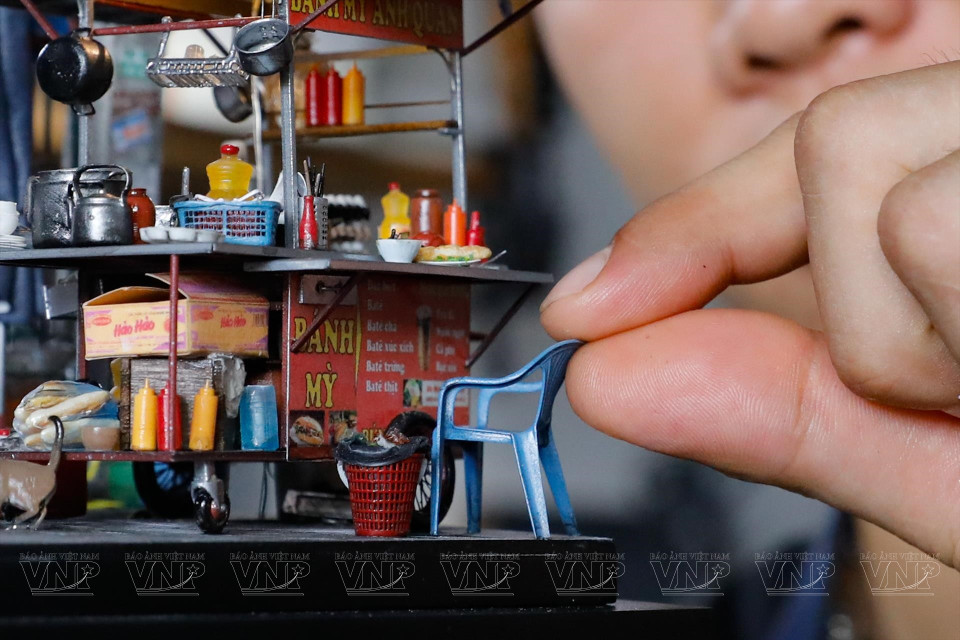 Each of his works reflects creativity in its own way. (Photo: Vietnam Pictorial)