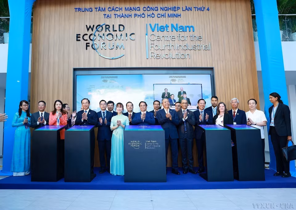 On September 25, 2024, Prime Minister Pham Minh Chinh attends the inauguration of the Fourth Industrial Revolution (C4IR) Centre in Ho Chi Minh City. The centre, established as part of a partnership between the Vietnamese government and the WEF (2023–2026), is the second in WEF’s global network of 19 C4IR centres. (Photo: Duong Giang - VNA)