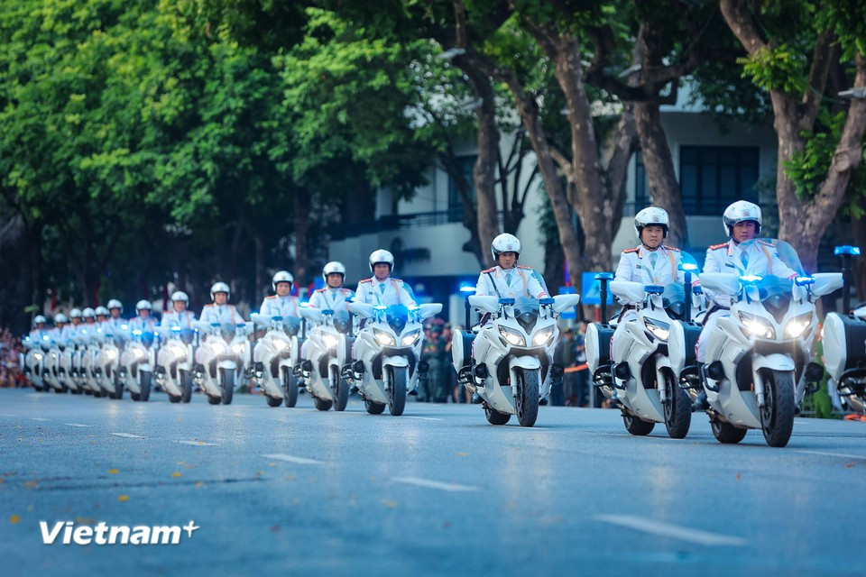 Each escort rider must be in excellent physical condition, possess sharp judgment, quick decision-making abilities, and maintain combat readiness. (Photo: Hoai Nam/Vietnam+)