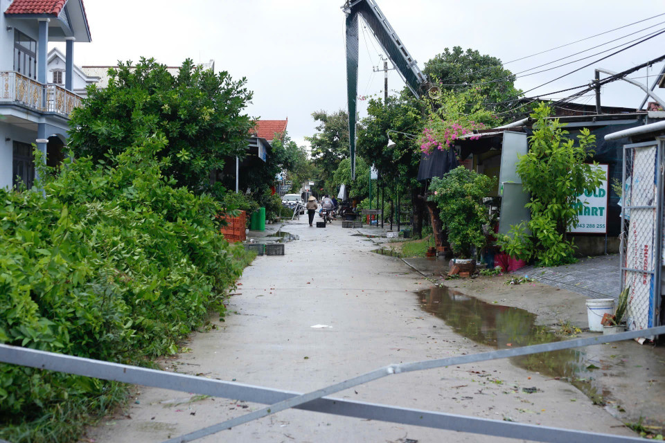 Dozens of houses in Quang Dien commune, Hue city are severely damaged. (Photo: Mai Trang – VNA)