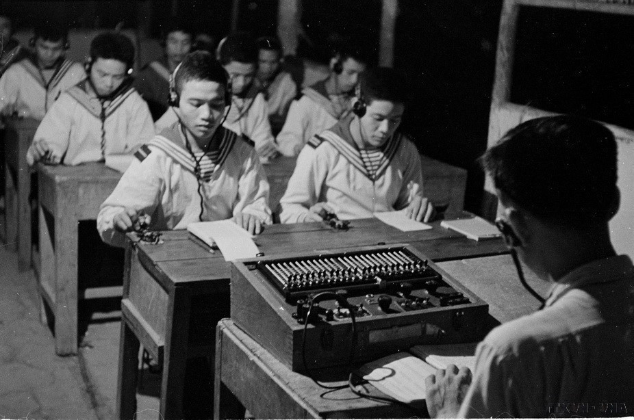 Radio Company 1 under the naval signal division maintains regular professional training. (Photo: VNA)