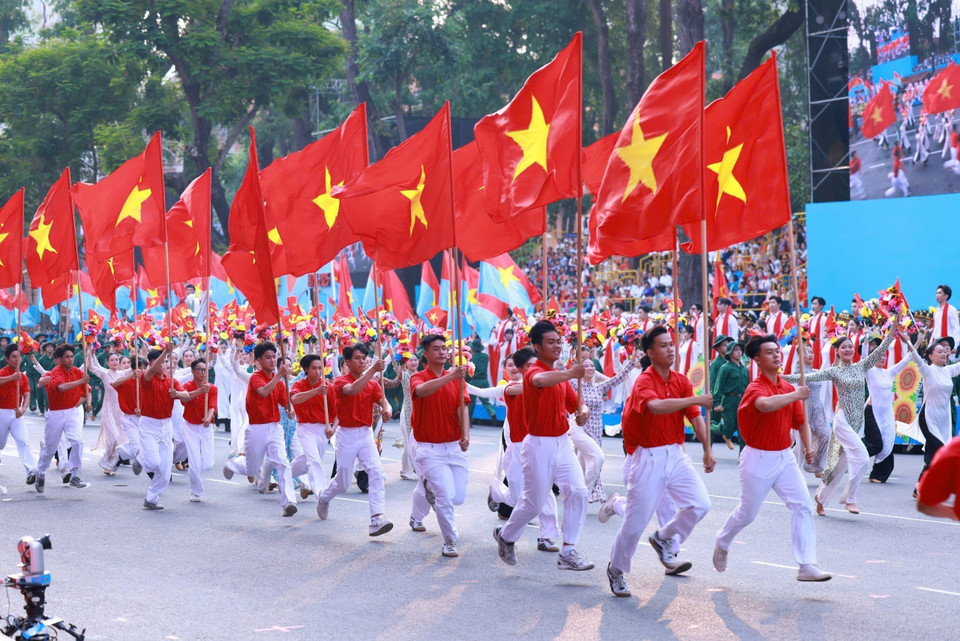 Art performance “Radiant Vietnam” Photo: VNA