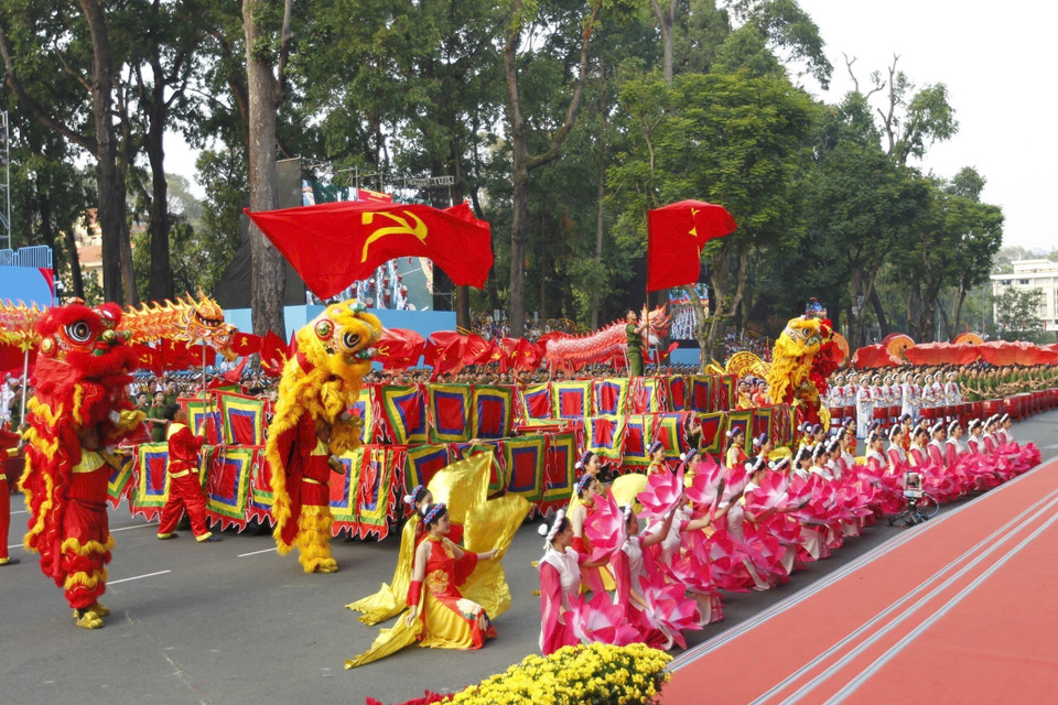 Art performance “The Glory of Vietnam” Photo: VNA