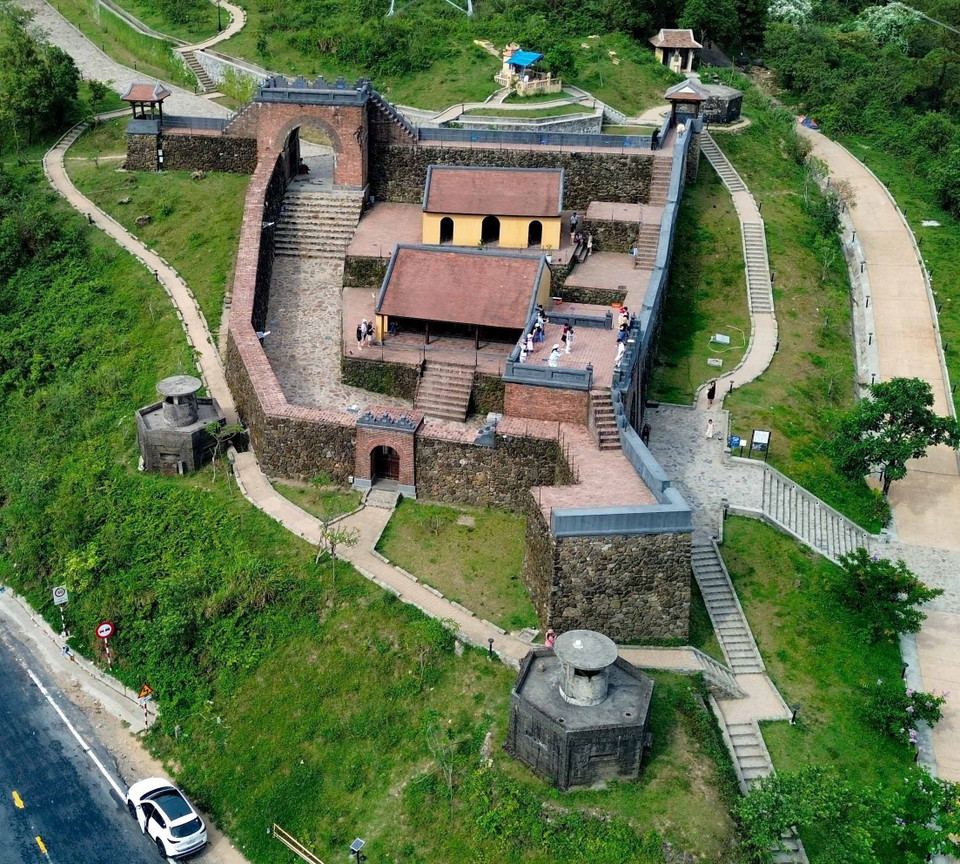 Fortified walls and artillery positions have also been reinforced, recreating the image of a strong military outpost from Vietnam’s imperial era. (Photo: Thanh Tung – VNA)