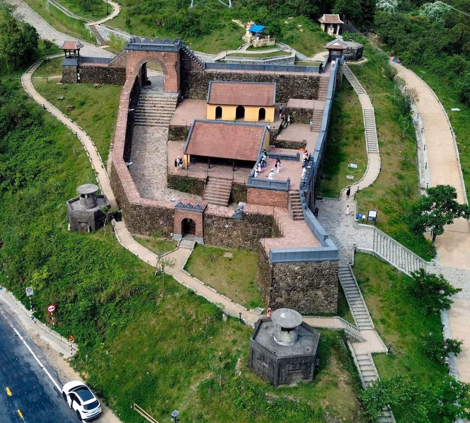 Fortified walls and artillery positions have also been reinforced, recreating the image of a strong military outpost from Vietnam’s imperial era. (Photo: Thanh Tung – VNA)