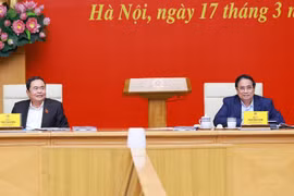 Chairman of National Assembly Tran Thanh Man (left) and Prime Minister Pham Minh Chinh co-chair the event in Hanoi on March 17. (Photo: VNA)