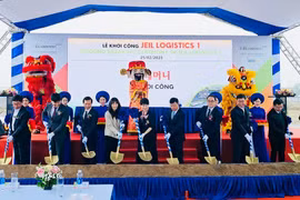 At the ground-breaking ceremony for the Jeil Logistics 1 project in Nam Dinh Vu Industrial Park in Hai Phong. (Photo: baophapluat.vn)